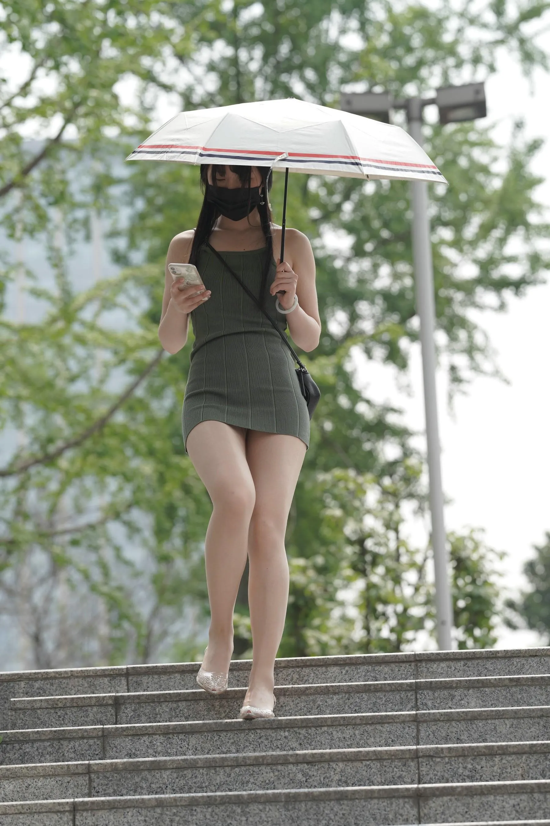 [魔镜街拍] NO.091 绿色包臀裙丝袜美女 [330P]插图5